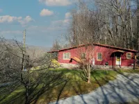 Spacious House, PERFECT Location,17 Miles to Asheville, Pets,View! Hotels in Edneyville