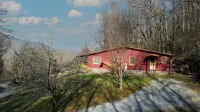 Spacious House, PERFECT Location,17 Miles to Asheville, Pets,View!