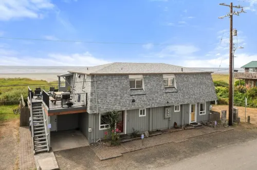 Dine on the Deck and Experience Amazing Views - Stunning Coastal Haven Hotel a Moclips