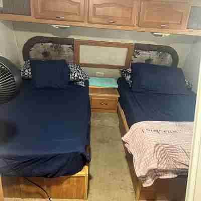 Cozy mobile home Rooms