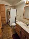 Charming 3-bedroom house in Pleasant Lakeview with AC, WiFi