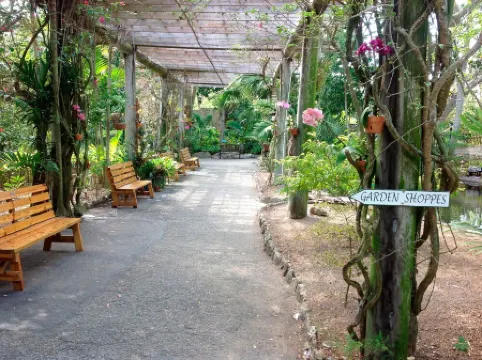 Cozy Waterfront Condo w/ Pool. Near Beaches, Restaurants & Attractions