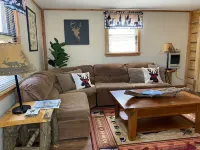 Charming 1-bedroom apartment with WiFi and AC in beautiful Indian Lake.