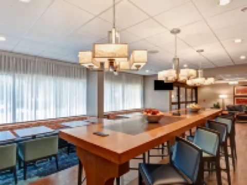 แฮมป์ตันอินน์ ชาร์ล็อต-แกสโทเนีย โรงแรมในแกสโตเนีย