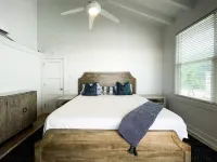 Ocean front loft. Отели в г. 