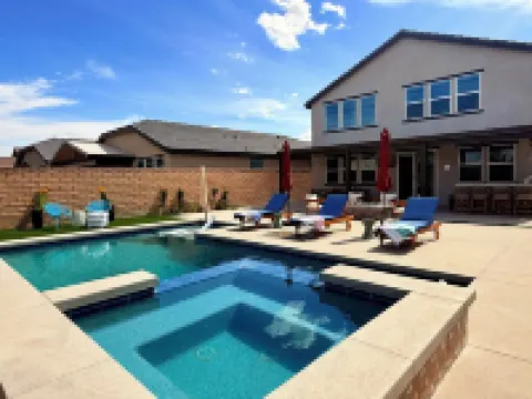 Desert Hideaway • Golf & Mountain Backdrop