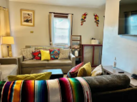 Cozy First Floor Apartment. Located in a quiet neighborhood. Hoteles en Chicopee