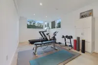 Lakeside Modern Escape  Gym • Kayaks • Fireplace Hotels in Taghkanic