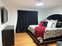 Cozy & Stylish 3 Bedroom Black and White Cottage. Perfect for Families & Groups!