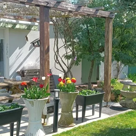HOUSE 15 MIN. AWAY THE BEACHES OF THE ROYANNAIS COAST - IDEAL ENVIRONMENT FOR FAMILIES