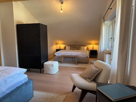 Vacation home Allgäu: eat-in kitchen, fireplace, 4 bedrooms, 3 bathrooms, terrace & hot tub