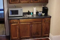 Two bedroom apartment in charming Hendersonville, walk to Main Street. - 3-Star
