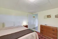 Maine Retreat w/ Ocean Views, Walk to Downtown! - Wifi
