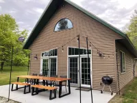 Secluded 3-bedroom cabin on the Chippewa River near Ladysmith, WI with WiFi, AC