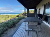 Welcome to Admiral Cabin, a luxurious off-grid retreat on King Island, Tasmania. Hotels in King Island