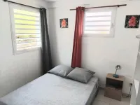 Furnished 2-Bedroom T3 Apartment with Air Conditioning, South-Facing, 5 Minutes from the Beach Hotels in Riviere-Pilote