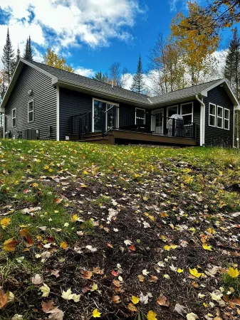 2 Bed, 1 Bath with Fireplace near snowmobile trails on WI River