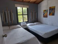 Extraordinary Cabin well located with Jacuzzi Spa, for 6 people in El Peñol.