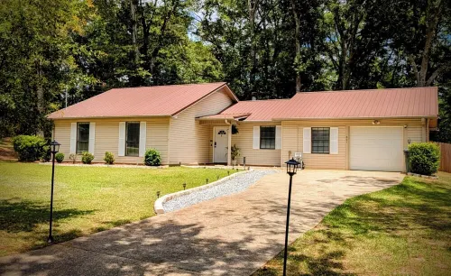 Spacious Farmhouse Near Fort Novosel Family Friendly
