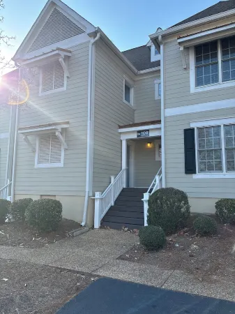 Charming 2-bedroom condo in marvelous Williamsburg with AC, fitness room