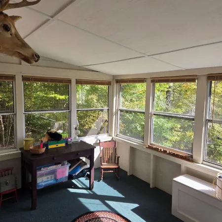 Cozy 2-bdrm, 3-season Adirondack cabin at tranquil Great Sacandaga Lake w/WiFi