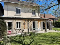Charming country house, quiet garden with trees, near Lake Paladru Hotels in Valencogne
