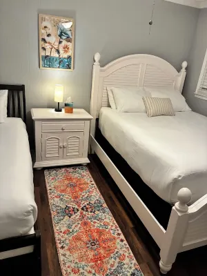 2-bedrooms 1-bath house in Lyons with WiFi, AC, and printer. Hotel a Toombs County