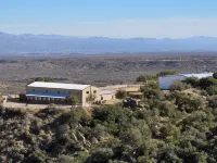 Spacious 6-bedroom hilltop cabin in tranquil Oracle