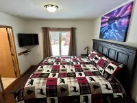 Rocky Mountain Retreat: Private 2 Acres & Hot Tub