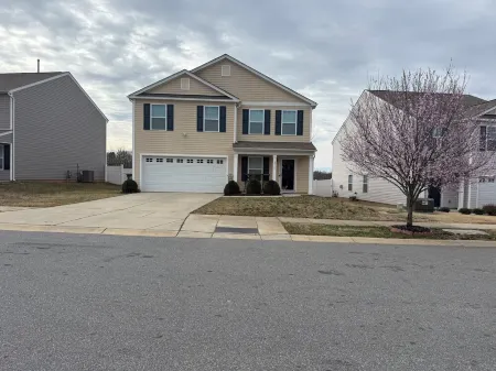 3-bedroom house in enchanting Dallas NC with AC, fitness and more