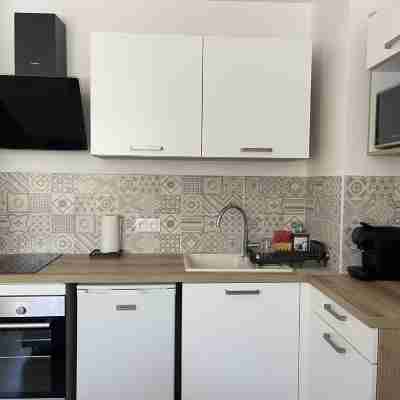 Au Calme et Proche Centre-ville, Studio Rénové Avec Équipements Neufs et Parking Others