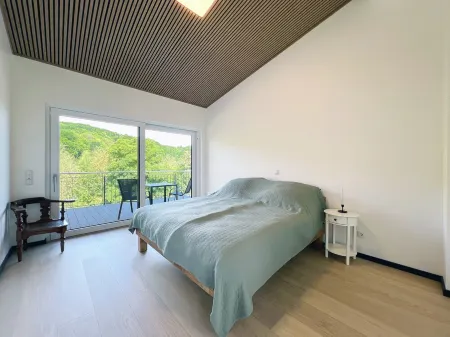 Luxurious 4-room penthouse with jacuzzi, roof terrace, parking space, e-charging station