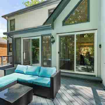 Luxury Serene 7-bedroom 5.5-bath 2 Living Rooms 2 Kitchens Close to Lake & Golf Others