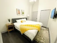 Spacious Luxury 6Br Suite with Jacuzzi & Pool Table Near McCormick Place Hotels in Near South Side