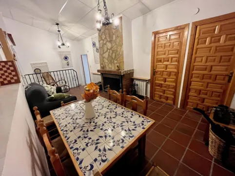 Enjoy a rural house with a wine cellar and a lot of leisure!