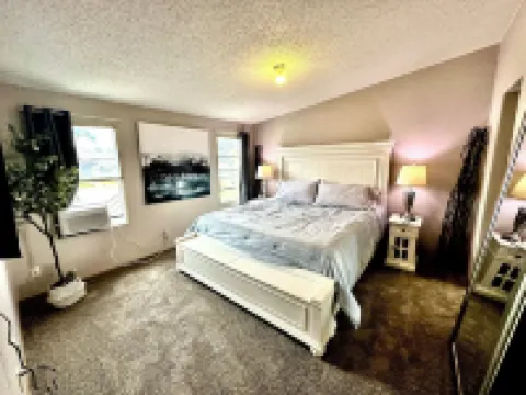 3-bedroom townhome in Fort Morgan with AC, WiFi Hotels in Fort Morgan