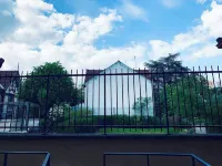 Charming Modern Apartment with Garden View - Les Vallées District, Near Paris Hotels in Colombes