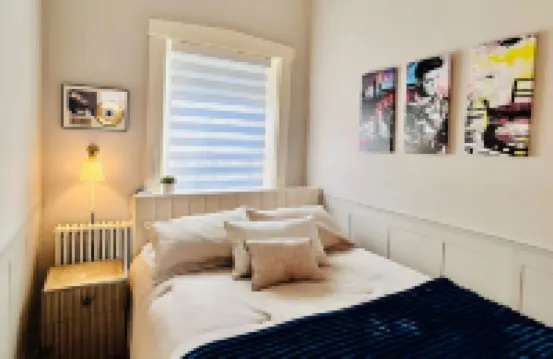 5BR Hollywood-Glam-Themed Historic Home + Sauna, Sleeps 12