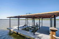 Lakeshore Lodge in peaceful Granbury