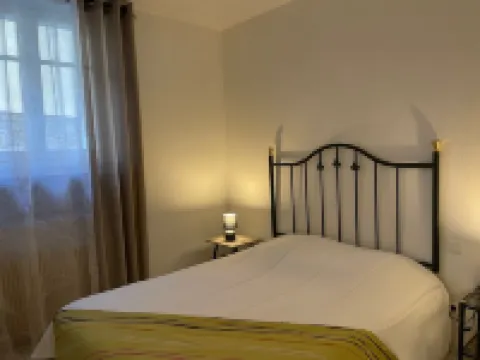 Apartment F2 with small garden on first floor, quiet, 200 m cure Hotels in Lamalou-les-Bains