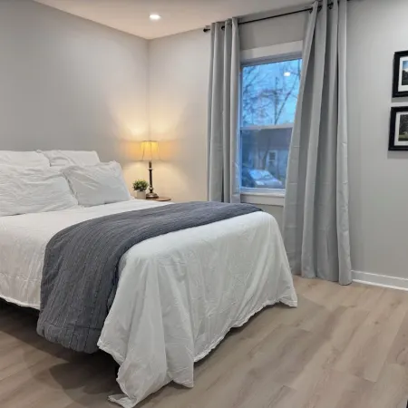 MTSU football and Downtown Murfreesboro! Near Siegel soccer, Nashville! New 2BR