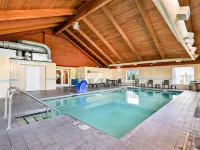 Super 8 by Wyndham Sturtevant/Racine Hotels in Raymond