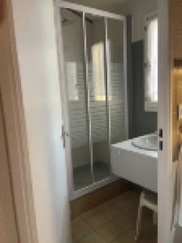 Apartment facing the beach