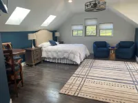 High-End Studio on Five Acre Estate with over 100 Five Star Reviews!