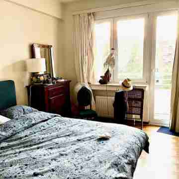 NEW! Spacious, bright 2-bedrm, Ixelles Solbosch, great amenities. 2-wk+ stays Rooms