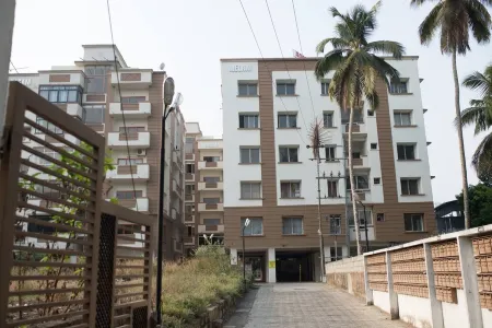 2 BHK Furnished Flat - Suite - 200 m to Guruvayoor Temple