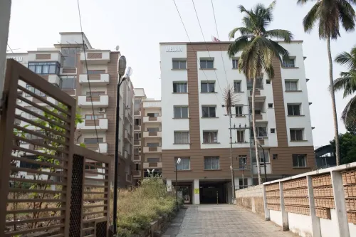 2 BHK Furnished Flat - Suite - 200 m to Guruvayoor Temple