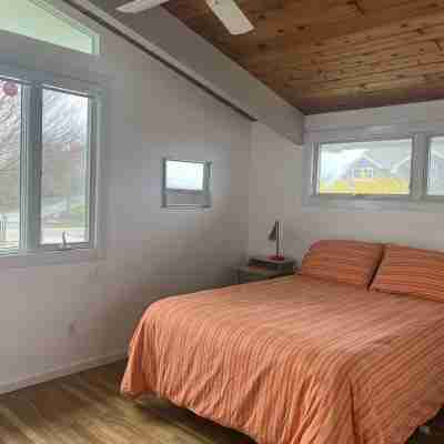 Montauk beach house, all amenities. Walk to town or beach. Rooms