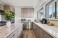 2BR Luxury Getaway 3 Mins to the Beach + Ocean Views