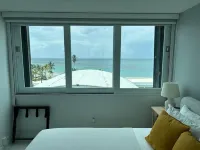 Deja Blue Beachfront Apartment